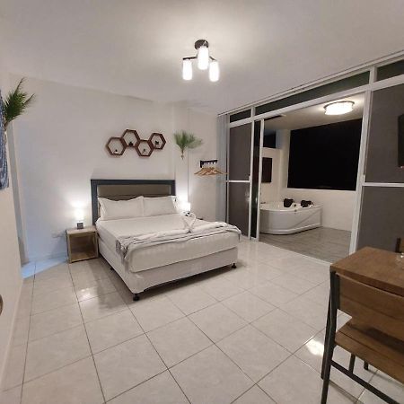 Bonsai Jacuzzi Suites Панглао Екстериор снимка