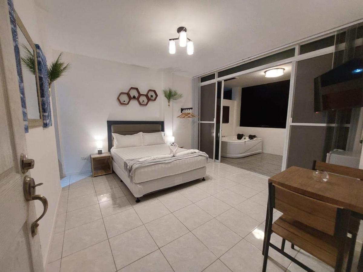 Bonsai Jacuzzi Suites Панглао Екстериор снимка
