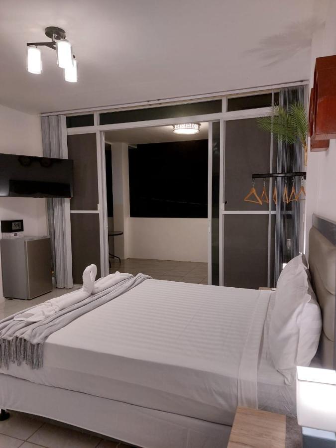 Bonsai Jacuzzi Suites Панглао Екстериор снимка