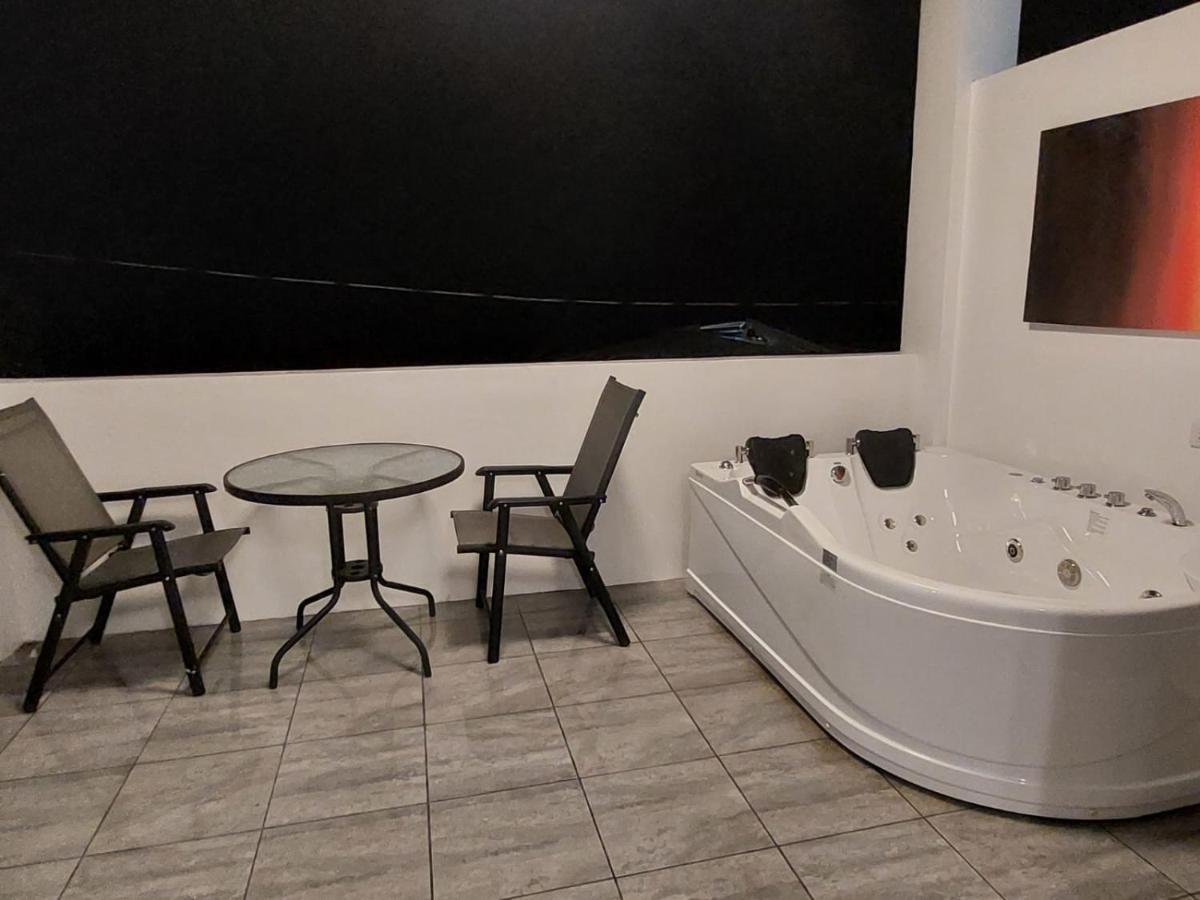 Bonsai Jacuzzi Suites Панглао Екстериор снимка