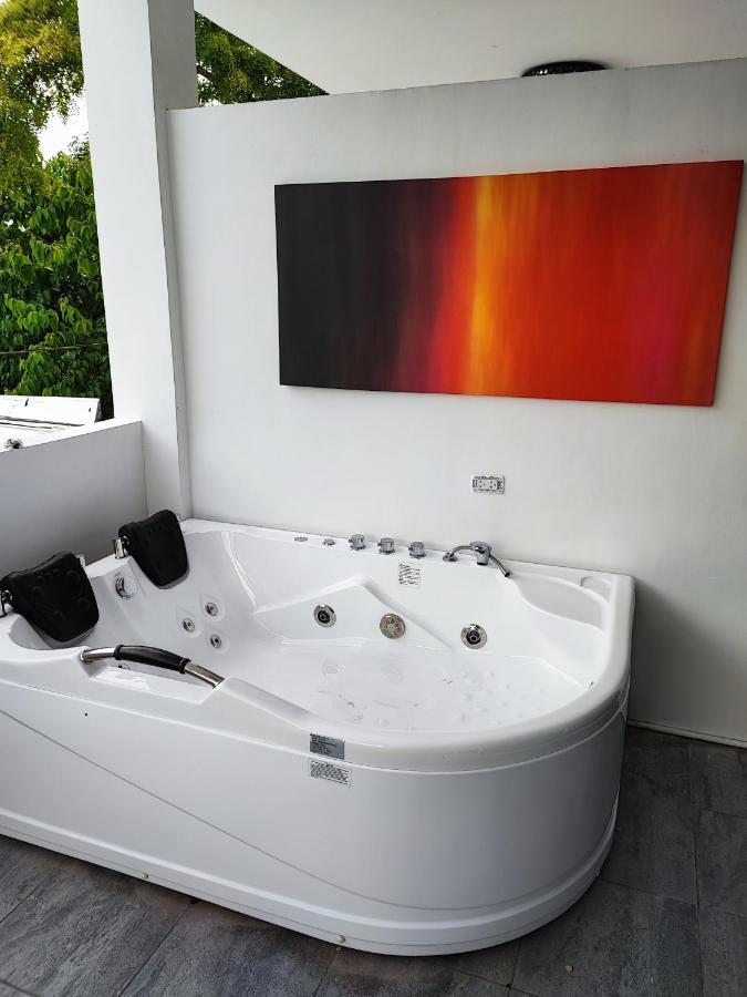 Bonsai Jacuzzi Suites Панглао Екстериор снимка