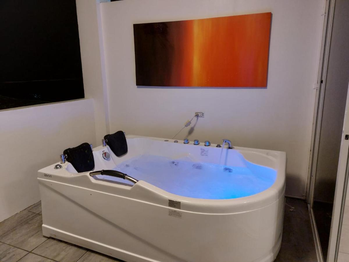 Bonsai Jacuzzi Suites Панглао Екстериор снимка
