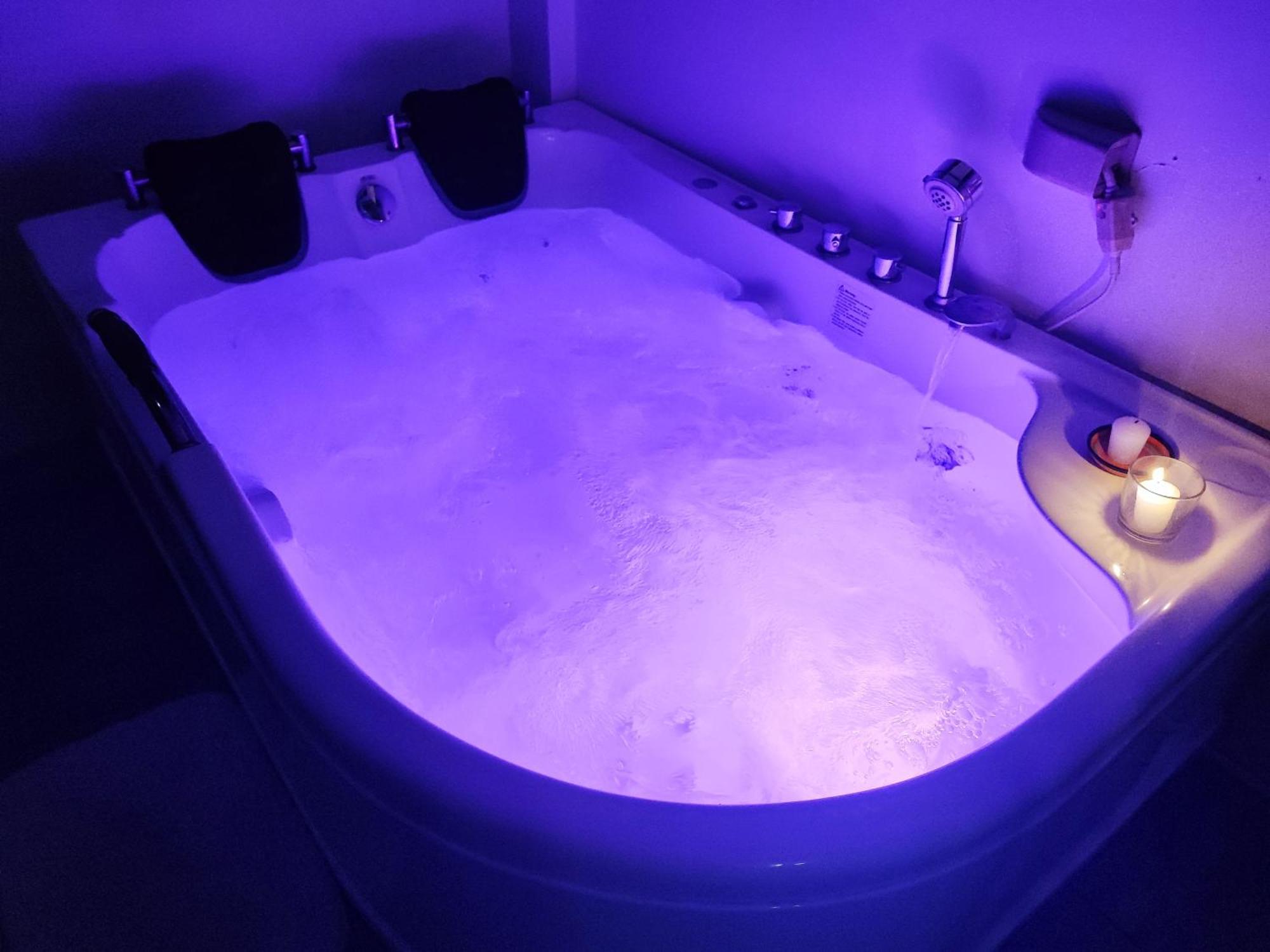 Bonsai Jacuzzi Suites Панглао Екстериор снимка