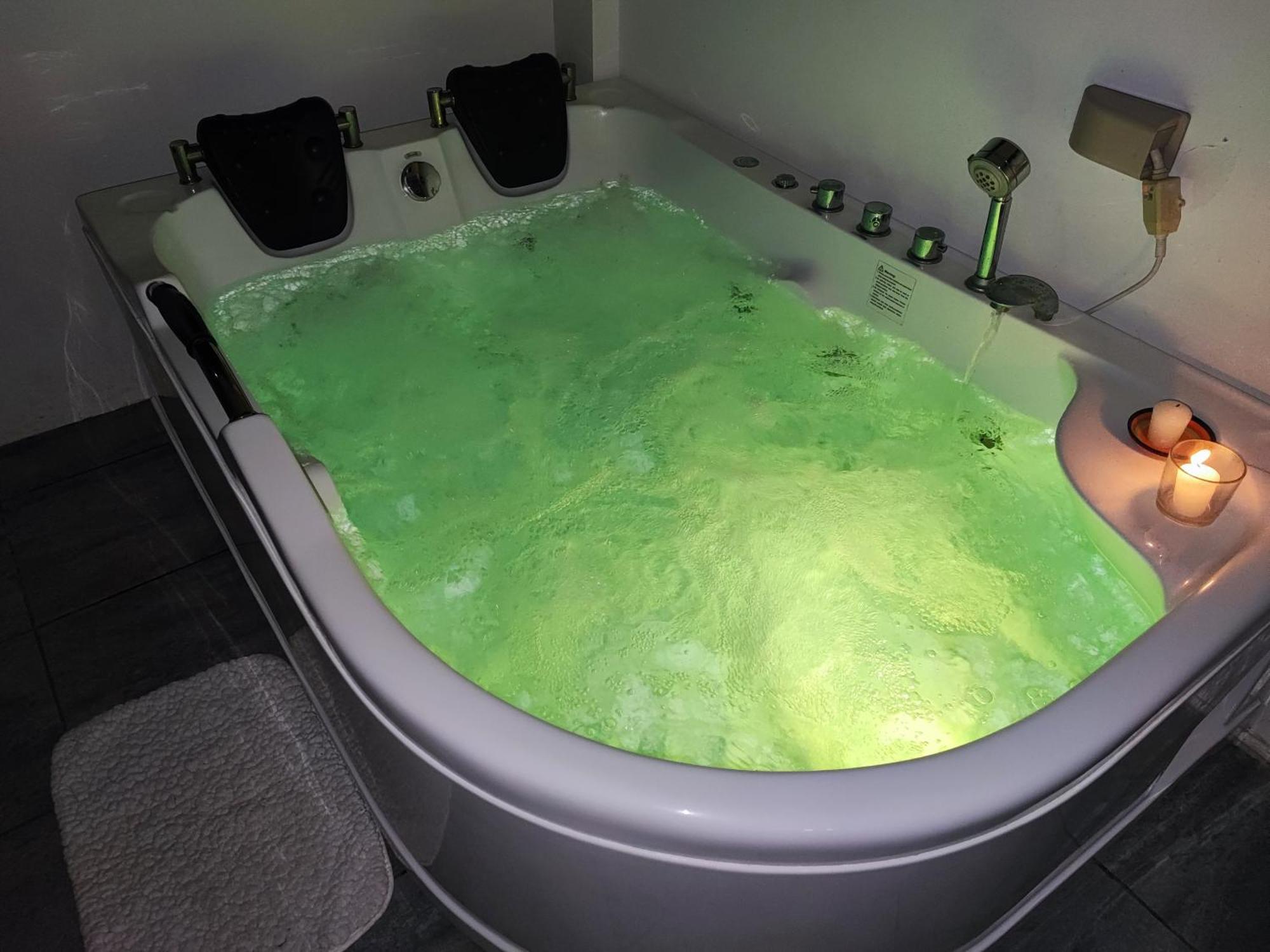 Bonsai Jacuzzi Suites Панглао Екстериор снимка