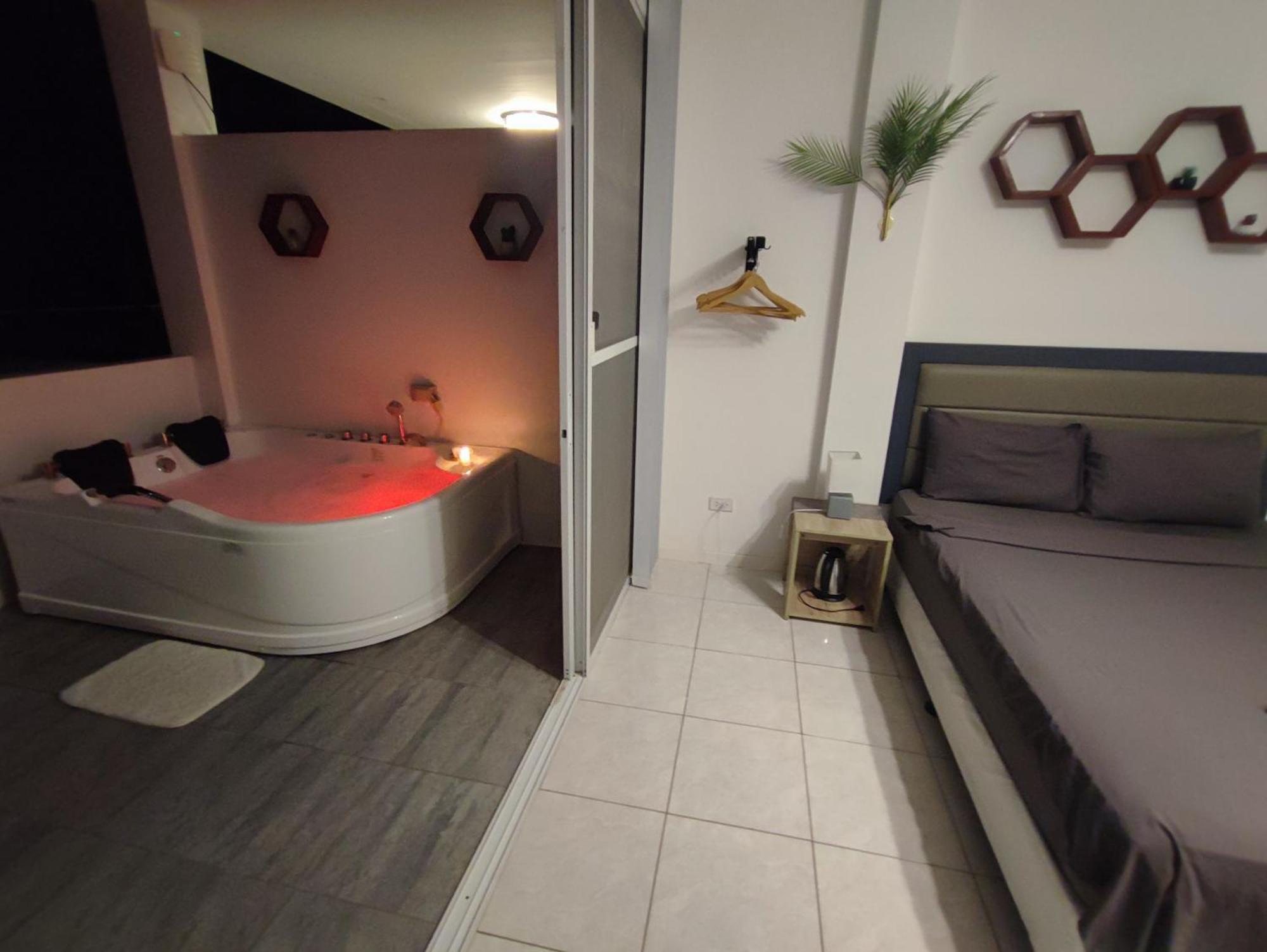 Bonsai Jacuzzi Suites Панглао Екстериор снимка