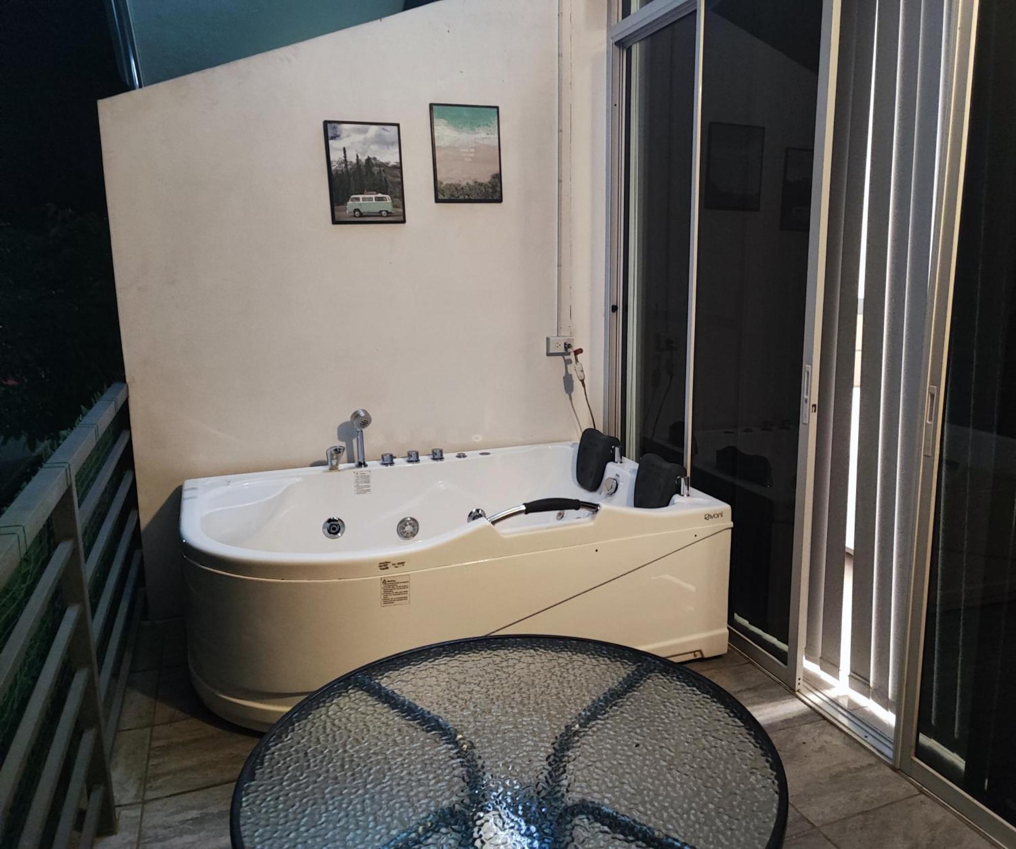 Bonsai Jacuzzi Suites Панглао Екстериор снимка