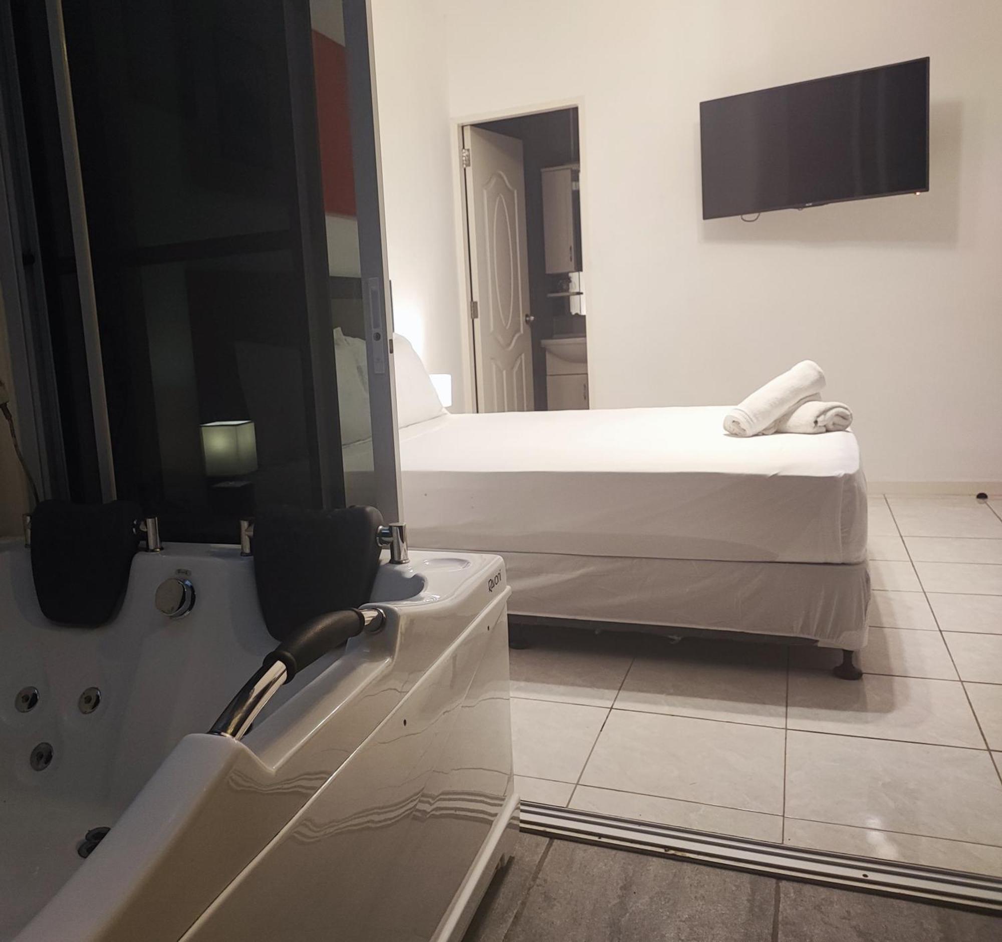 Bonsai Jacuzzi Suites Панглао Екстериор снимка