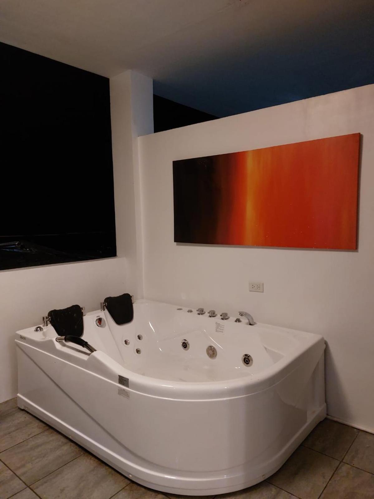 Bonsai Jacuzzi Suites Панглао Екстериор снимка