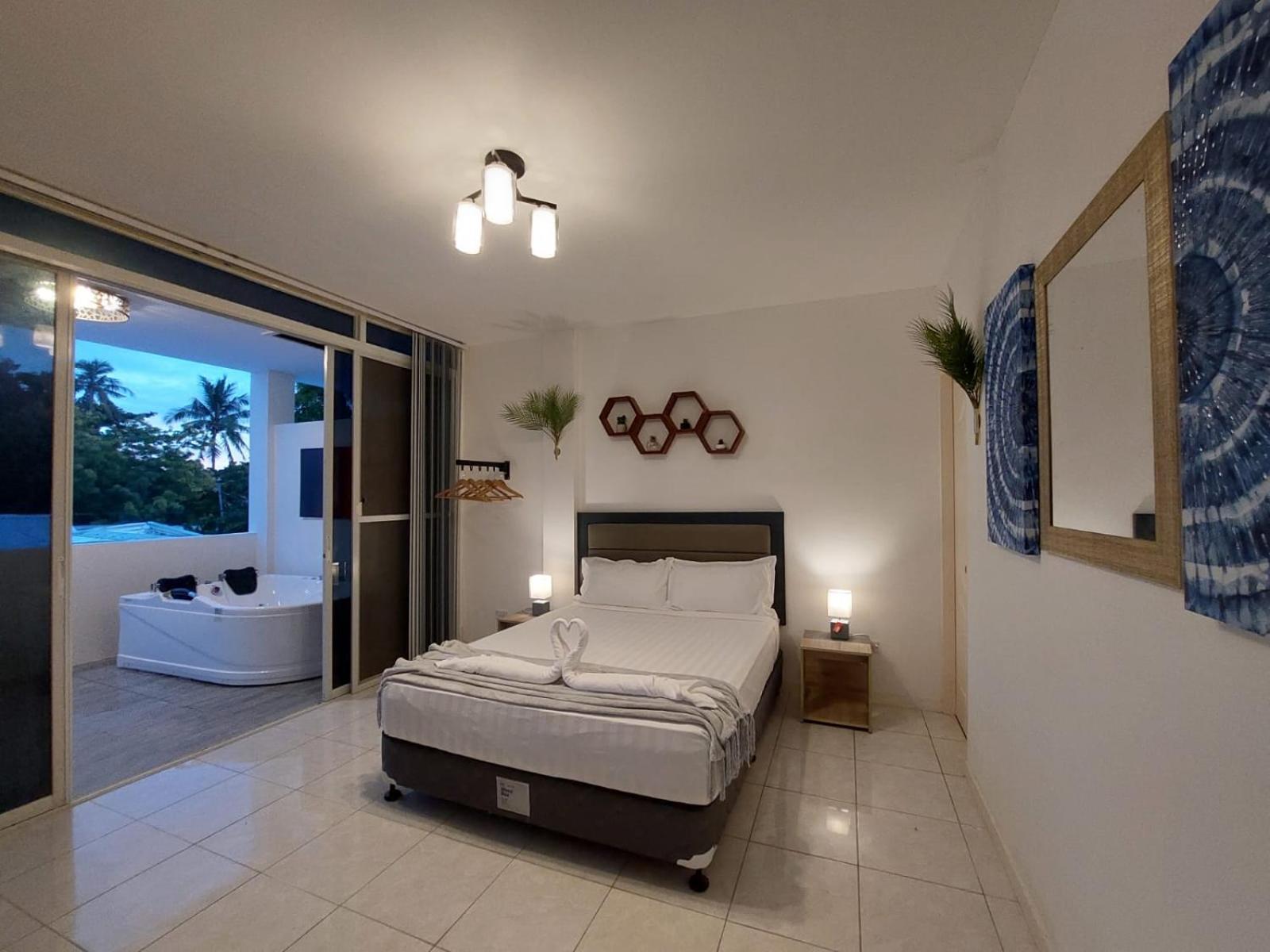 Bonsai Jacuzzi Suites Панглао Екстериор снимка