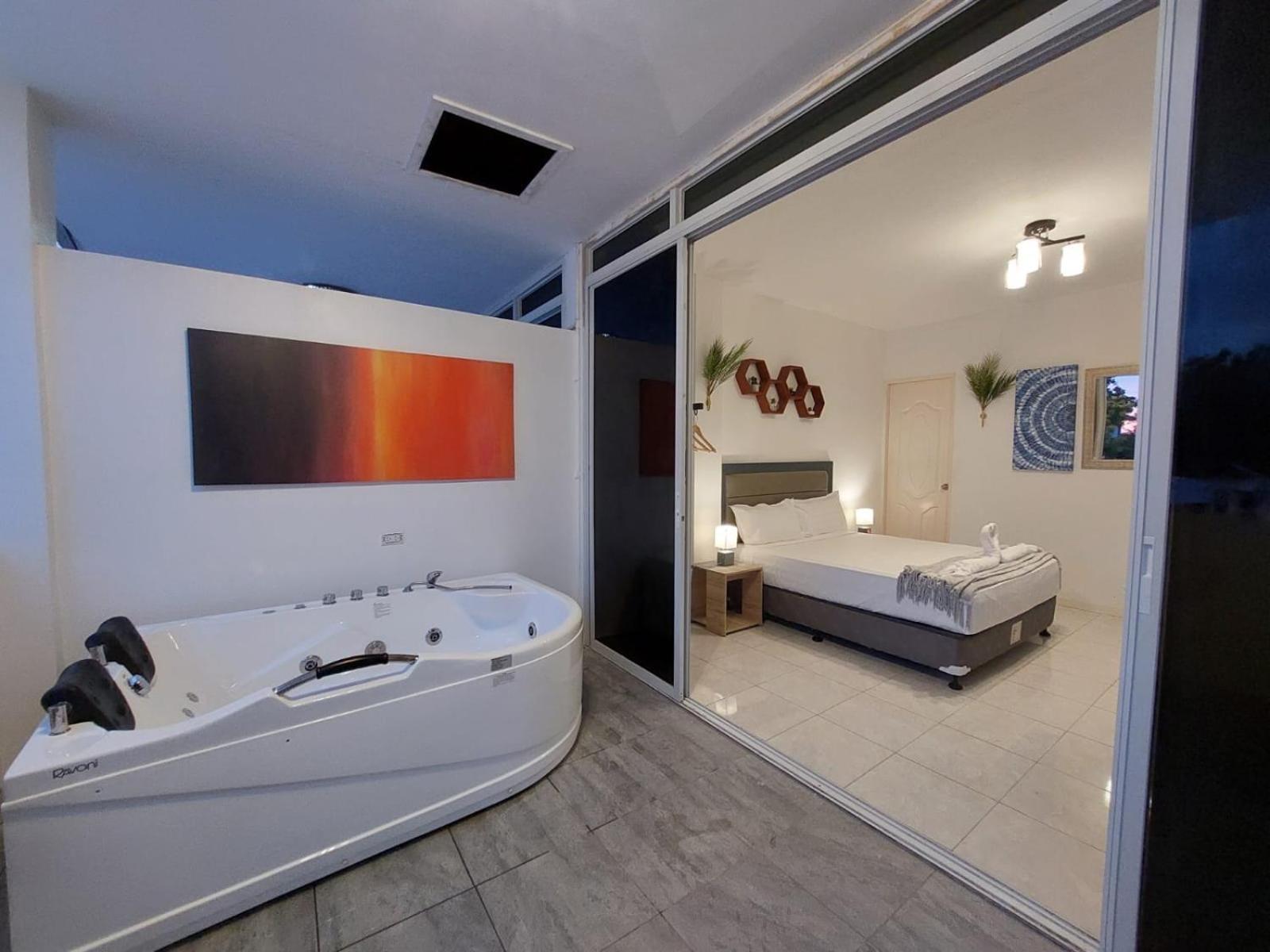 Bonsai Jacuzzi Suites Панглао Екстериор снимка