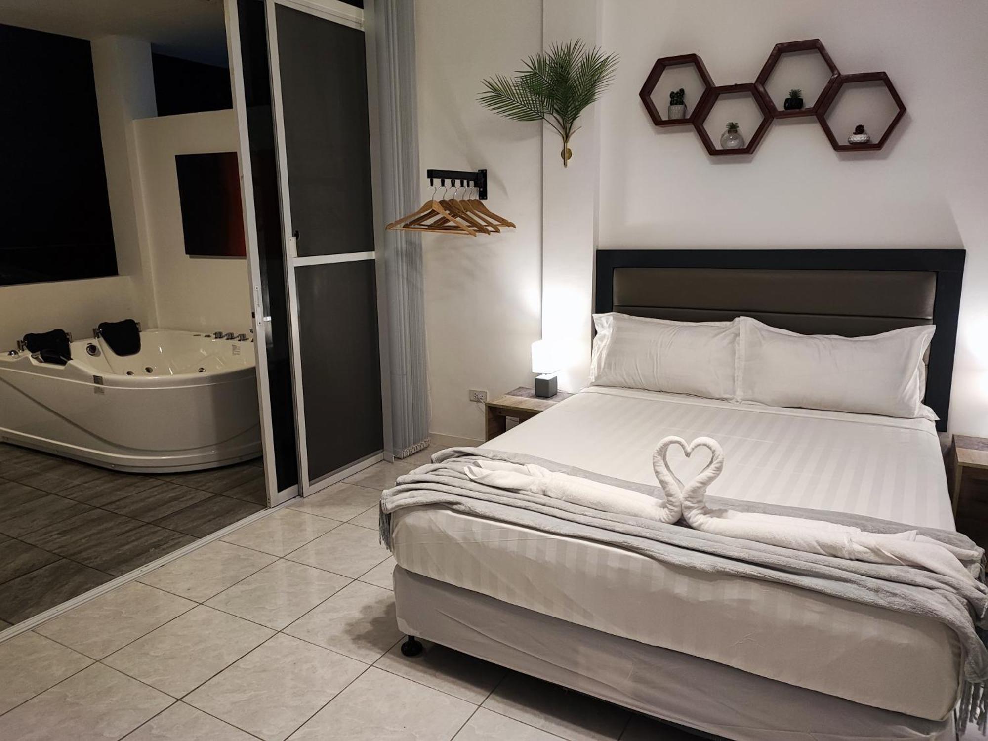 Bonsai Jacuzzi Suites Панглао Екстериор снимка