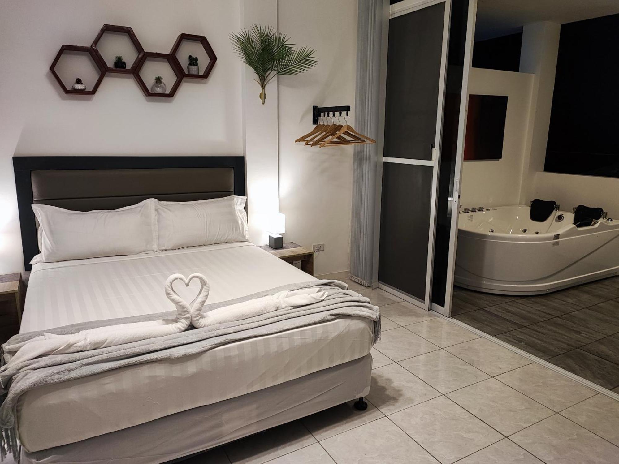 Bonsai Jacuzzi Suites Панглао Екстериор снимка