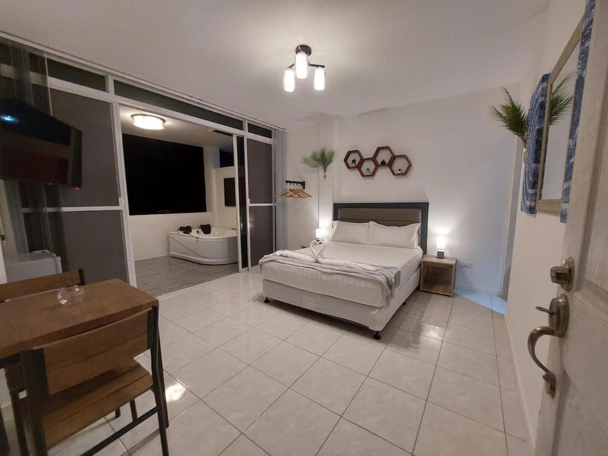 Bonsai Jacuzzi Suites Панглао Екстериор снимка